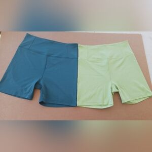 Girlfriend Collective Float Ultralight Run Shorts 2 Pairs Large light+dark green